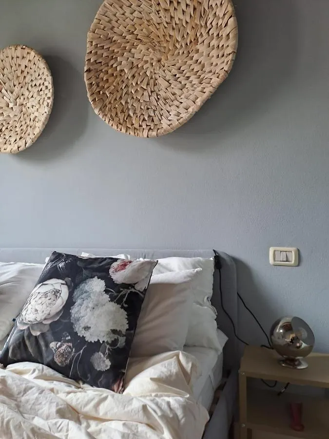 Myrrha Luxury Houses - Piazza Pontida 27 Bed & Breakfast Bergamo Italy